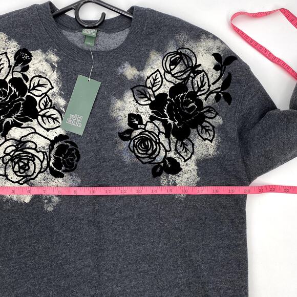 Wild Fable Black Velvet Rose Sweatshirt Size Small - Picture 6 of 7